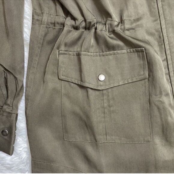 Kelly by Clinton &Kelly Oversized Anorak Jacket.
(Size XS) - Picture 6 of 6